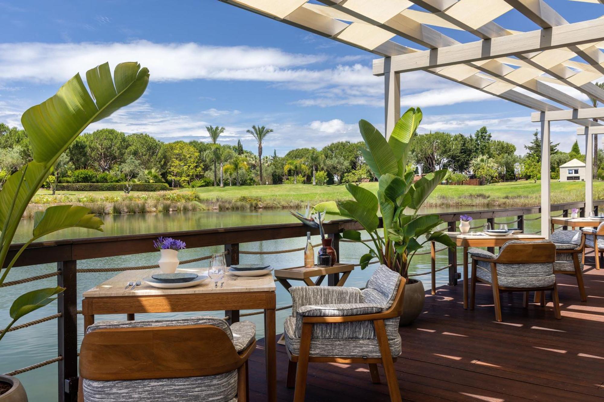 Domes Lake Algarve, Autograph Collection Vilamoura Exterior foto The Deck