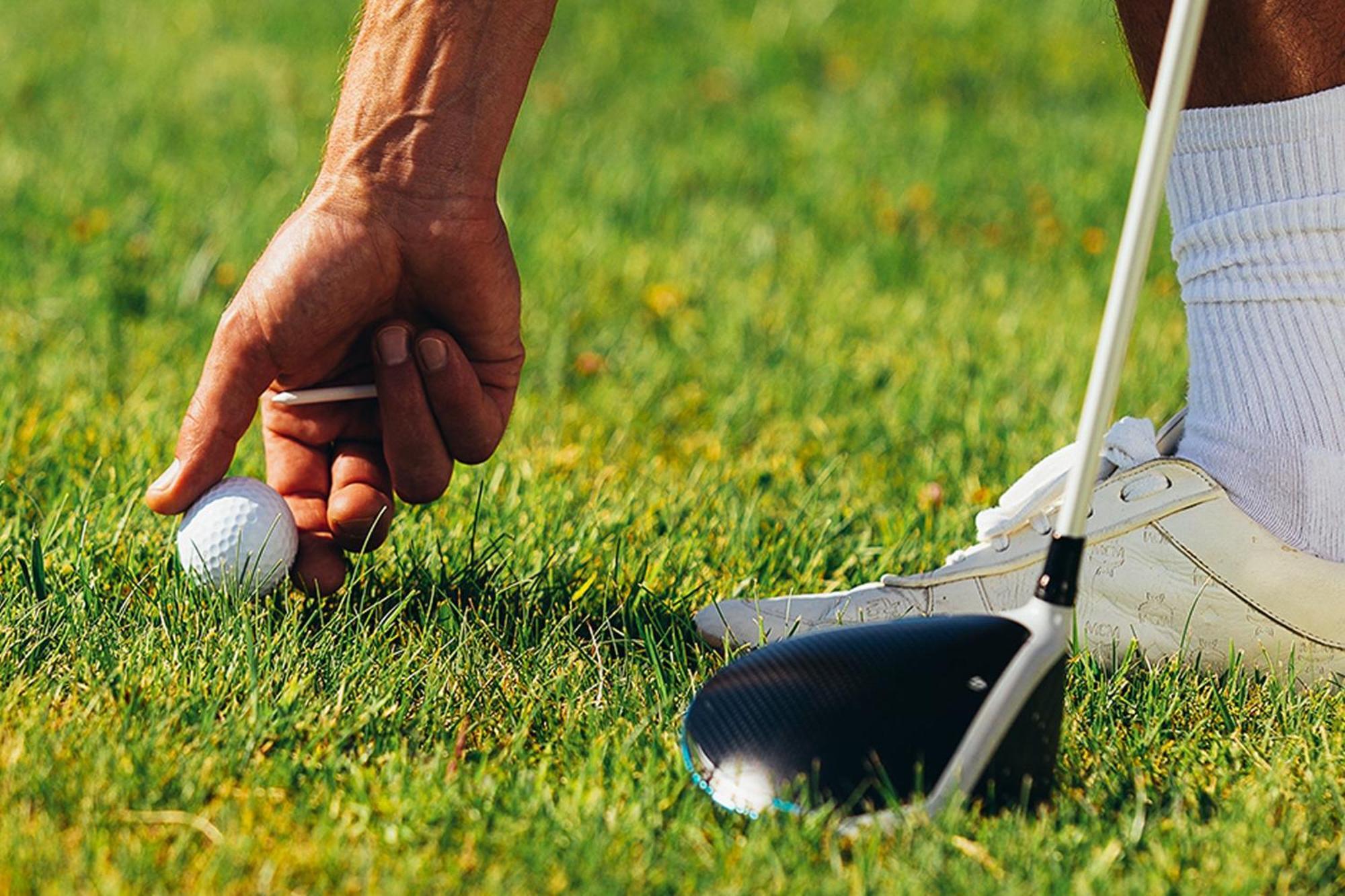 Domes Lake Algarve, Autograph Collection Vilamoura Exterior foto A player placing a ball