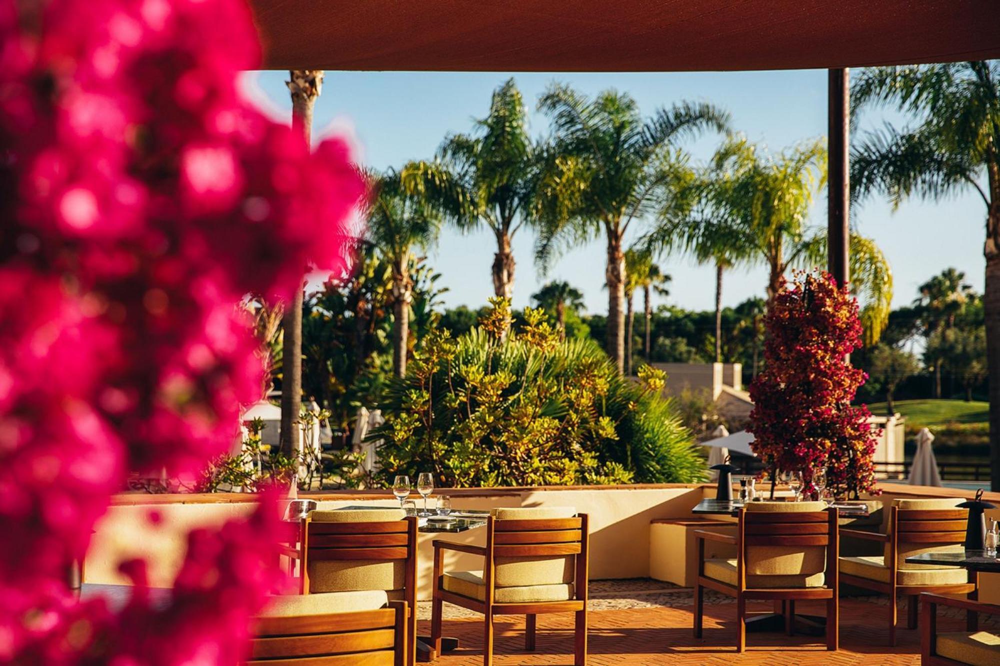 Domes Lake Algarve, Autograph Collection Vilamoura Exterior foto The restaurant at the Hotel Unique