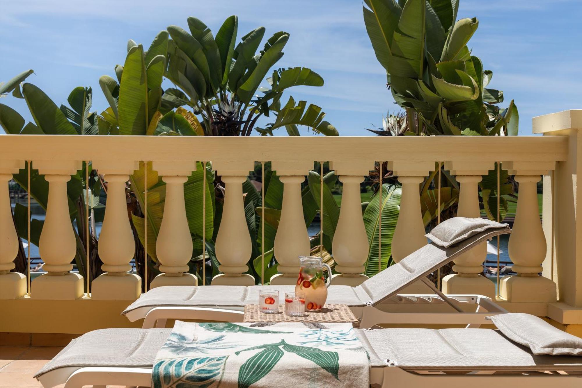 Domes Lake Algarve, Autograph Collection Vilamoura Exterior foto The hotel's pool