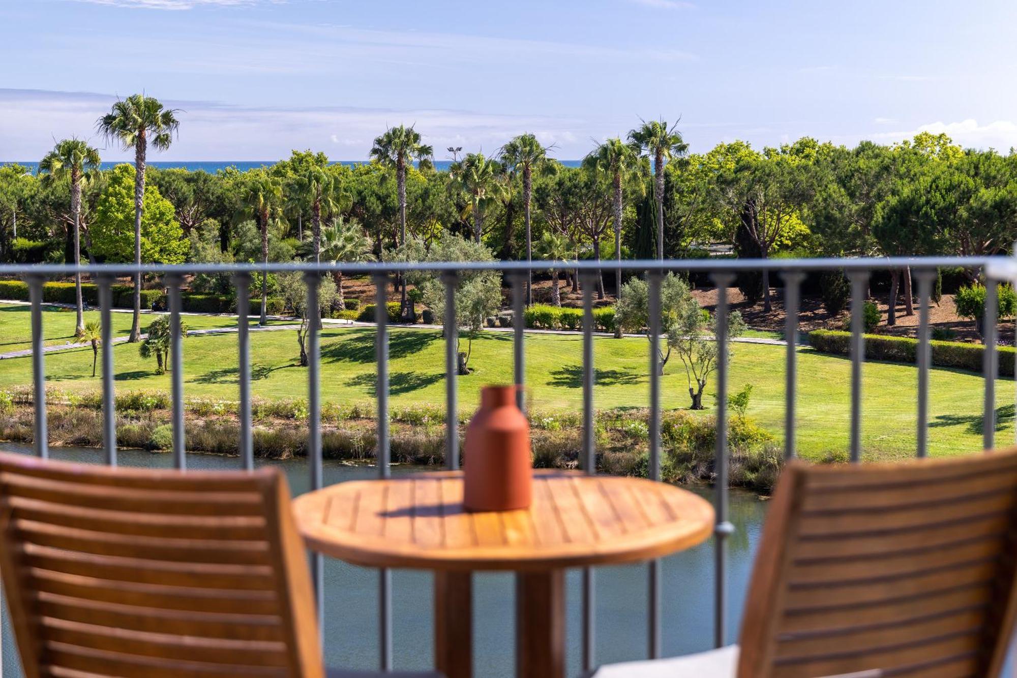 Domes Lake Algarve, Autograph Collection Vilamoura Exterior foto View from the balcony of a suite at the Hyatt Regency