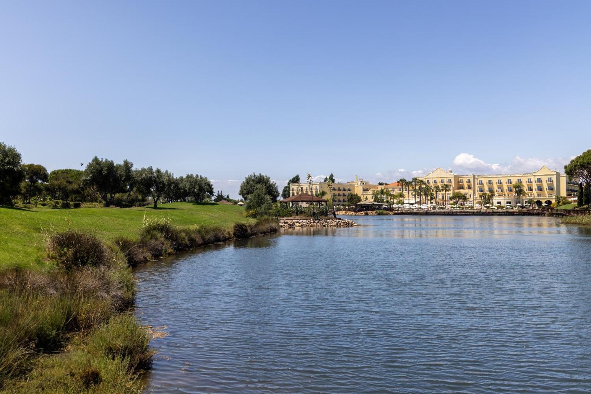 Domes Lake Algarve, Autograph Collection Vilamoura Exterior foto View of the lagoon